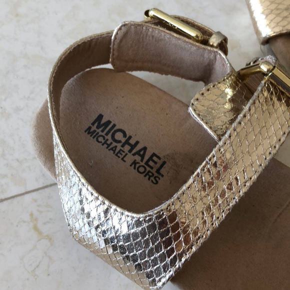 MICHAEL KORS GOLD STRAPPED SANDALS - Picture 2 of 4